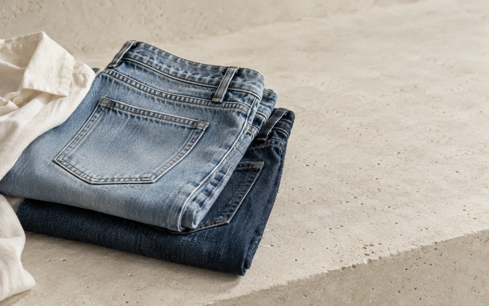 Rodi jean koleksiyonunu yansıtan denim stil görseli